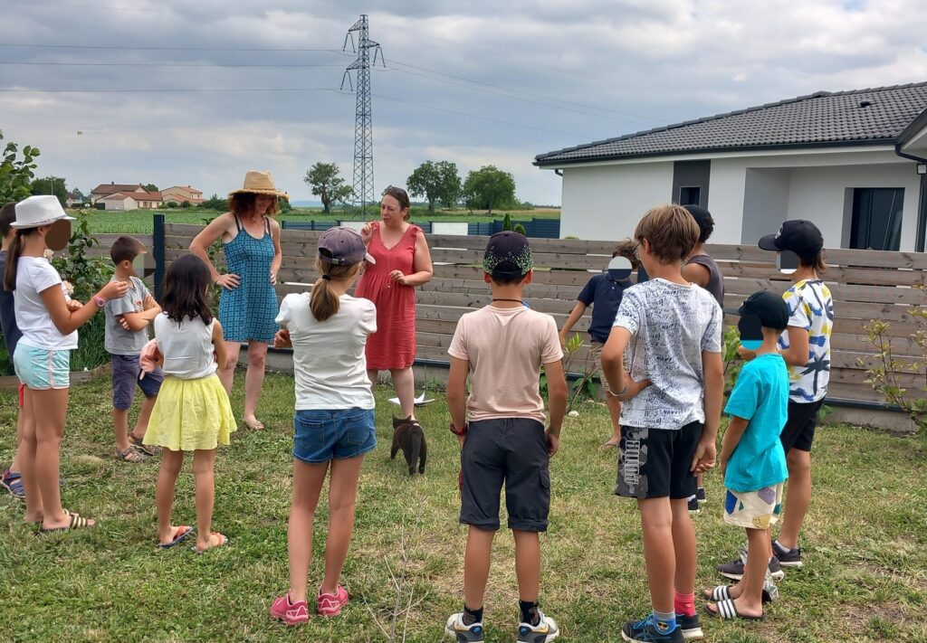 atelier Impro théâtrale pour travailler les compétences d'écoute, d'observation, de coordination, de mémoire, d'analyse de la situation et de réflexion, de coopération, de patience, de confiance, l'imaginaire
et la prise de parole.